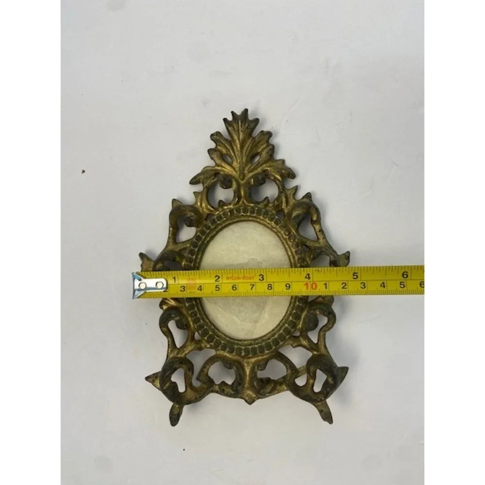 Vintage Ornate Brass Picture Frame Oval Ornate Rococo Scroll Tabletop Hong Kong